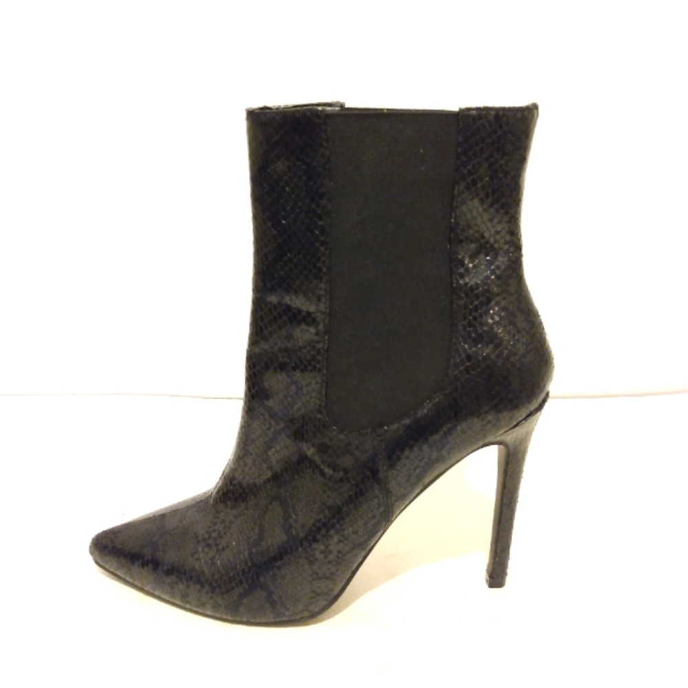 Fashion Nova Black Snake Skin Scale Print Chelsea Point Toe 4" Heel Boots sz 8